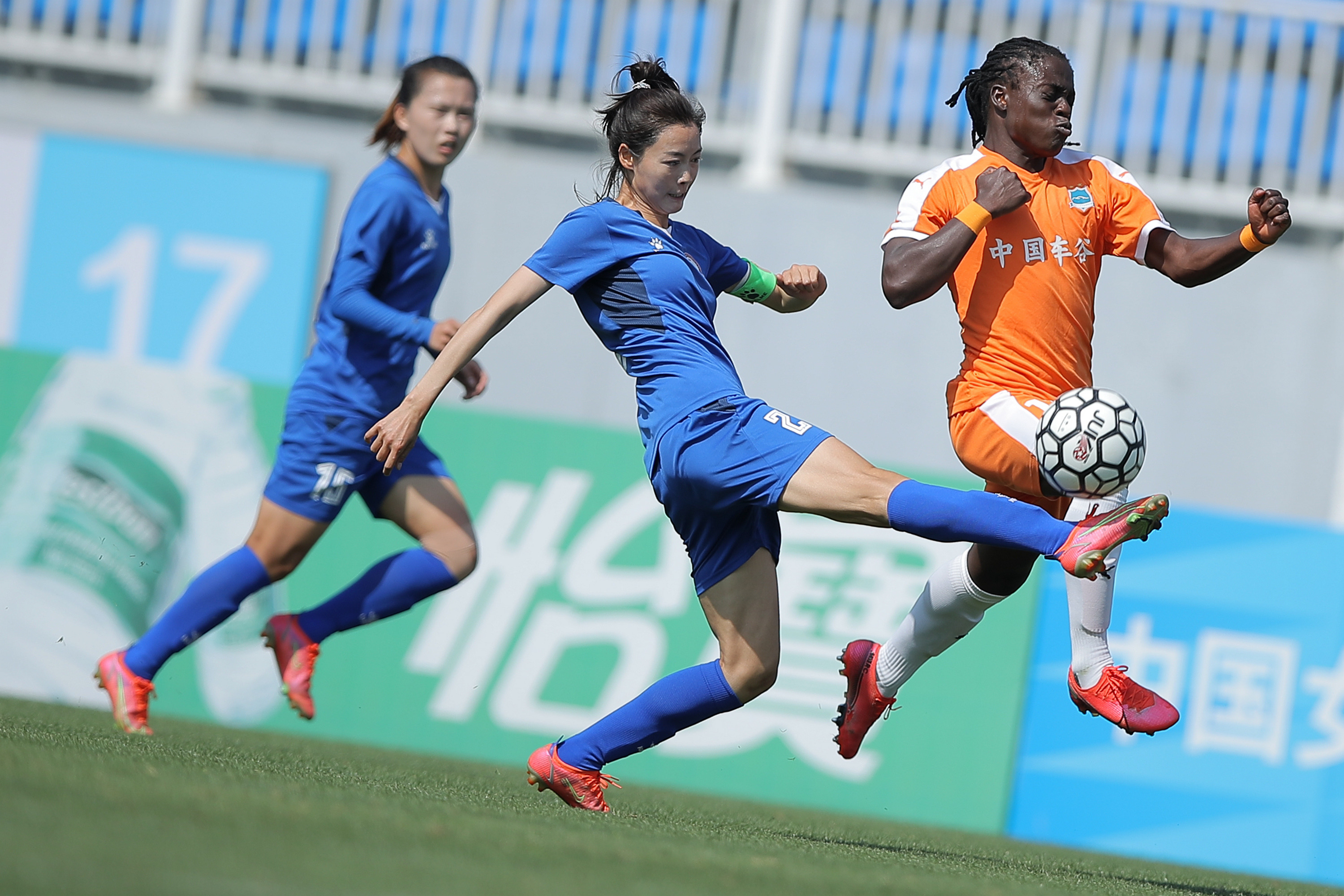 国家女足备战国际足球赛事，强势出击